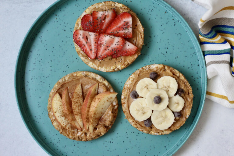 Rice Cakes with Peanut Butter